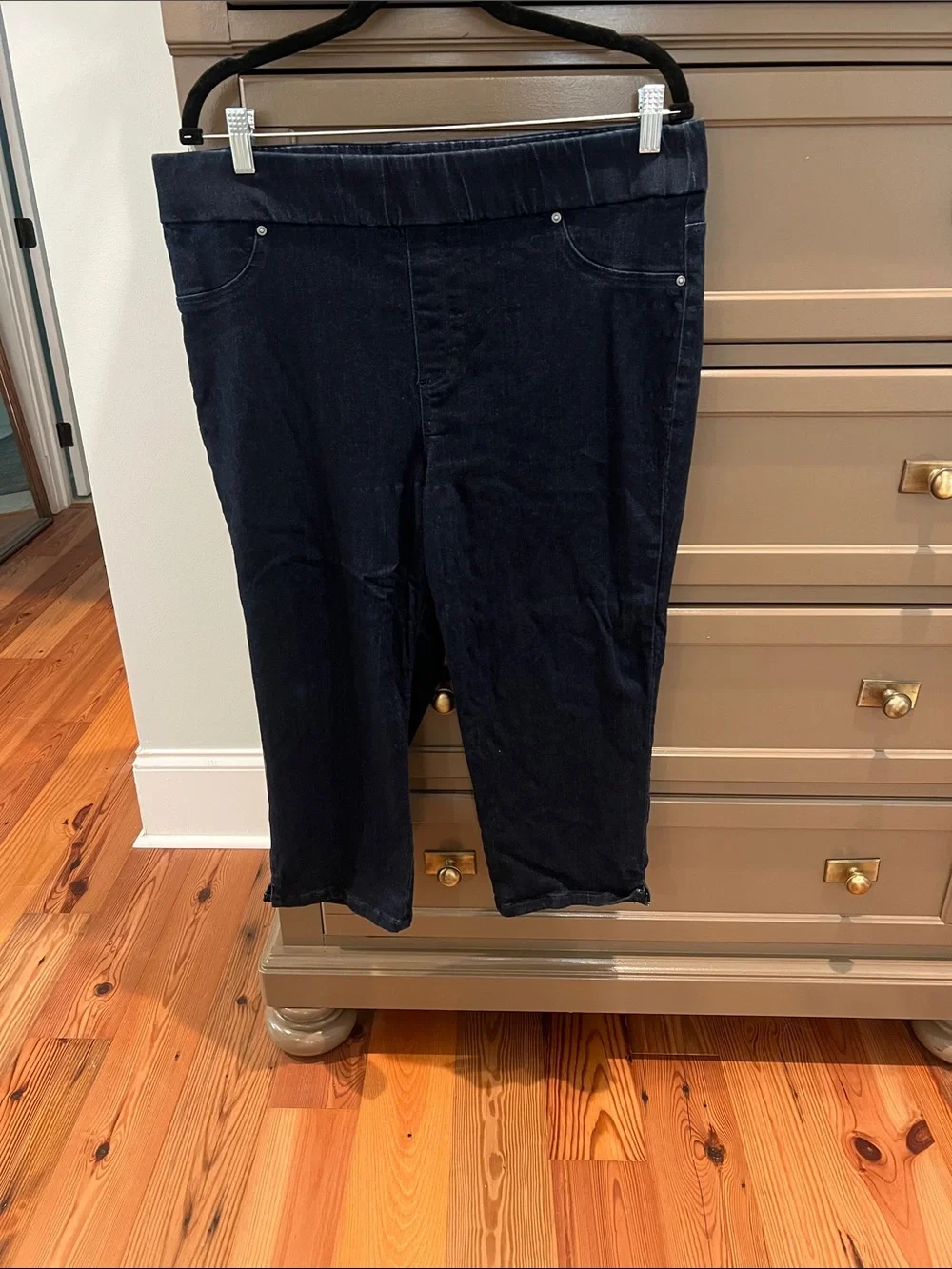 Chico’s Classic Dark Navy Pull-On Capri Jeans Size 3